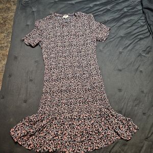 Dream of me floral print short sleeve dress. Size Medium